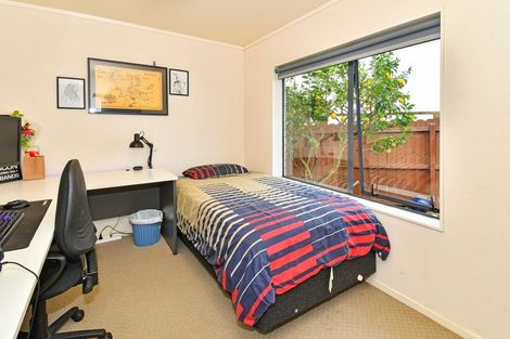 Photo of property in 20 Randwick Place, Randwick Park, Auckland, 2105