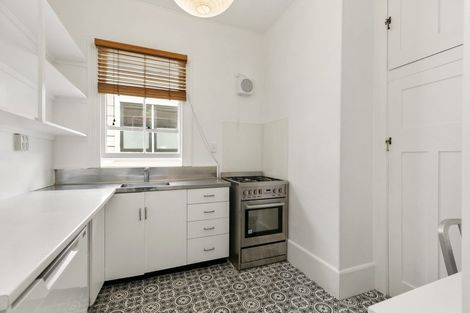 Photo of property in 10a Tinakori Road, Thorndon, Wellington, 6011