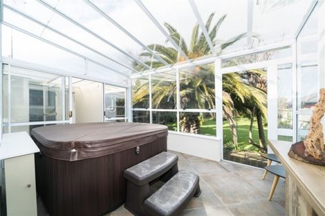 Photo of property in 22 East Street, Terrace End, Palmerston North, 4410