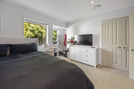 Photo of property in 1 Orlando Close, Frankleigh Park, New Plymouth, 4310