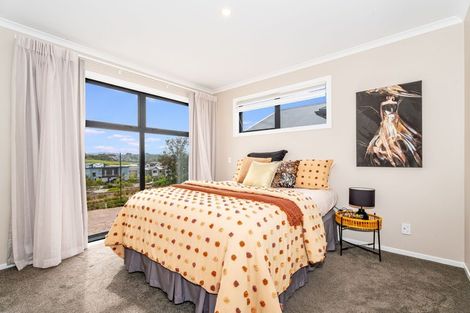 Photo of property in 5 Koreke Close, Kenepuru, Porirua, 5022