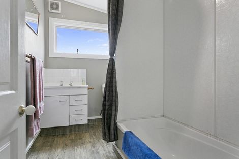 Photo of property in 233 Shakespeare Street, Leamington, Cambridge, 3432