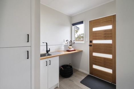Photo of property in 9 Abraham Crescent, Milson, Palmerston North, 4414