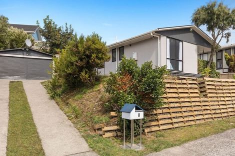 Photo of property in 2 Mcmanaway Grove, Stokes Valley, Lower Hutt, 5019
