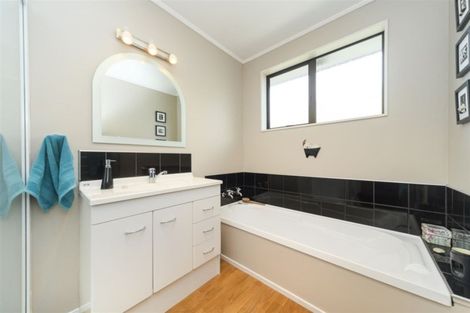 Photo of property in 3 Newland Court, Palmerston North, 4410