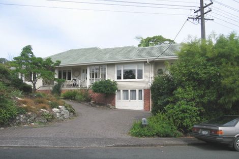 Photo of property in 2 Highland Avenue, Titirangi, Auckland, 0604