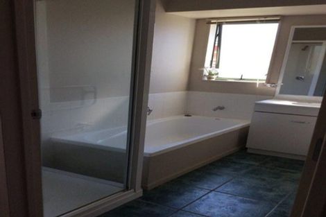 Photo of property in 2 Baltic Place, Goodwood Heights, Auckland, 2105