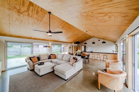 Photo of property in 76 Belgrove Drive, Waipukurau, 4200