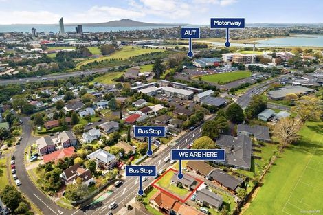 Photo of property in 1/31 Akoranga Drive, Northcote, Auckland, 0627