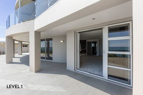 Photo of property in 18 Roy Terrace, Moturoa, New Plymouth, 4310