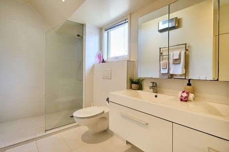 Photo of property in 63 Roxburgh Street, Mount Victoria, Wellington, 6011