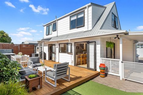 Photo of property in 2/563 Maunganui Road, Mount Maunganui, 3116