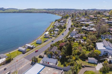 Photo of property in 1/202 Lake Terrace, Waipahihi, Taupo, 3330
