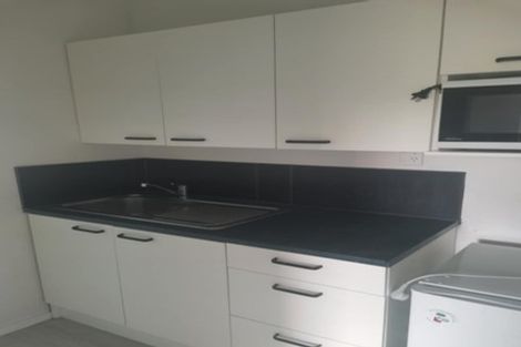 Photo of property in 10c Earl Road, Titirangi, Auckland, 0604