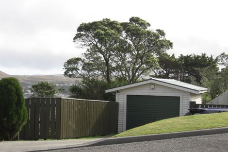 Photo of property in 19 Ruskin Road, Newlands, Wellington, 6037
