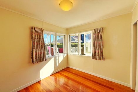 Photo of property in 15 Karamu Street, Te Atatu Peninsula, Auckland, 0610