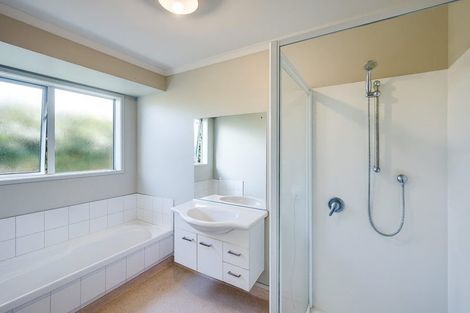 Photo of property in 17d Meeanee Road, Taradale, Napier, 4112