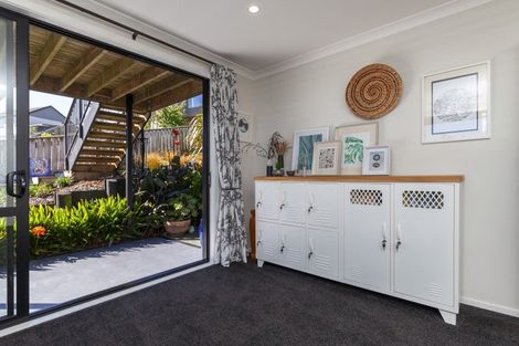 Photo of property in 3 Hihi Place, Waikanae, 5036