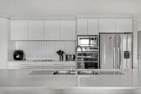 Photo of property in 18 Kaipara Lake Road, South Head, Helensville, 0874