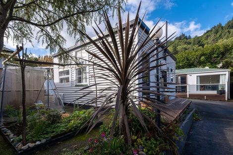 Photo of property in 146a Waikawa Road, Picton, 7220
