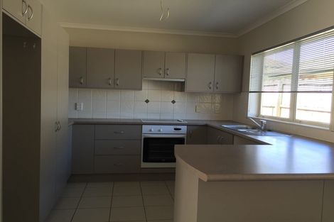 Photo of property in 2 Carisbrook Crescent, Papakura, 2110