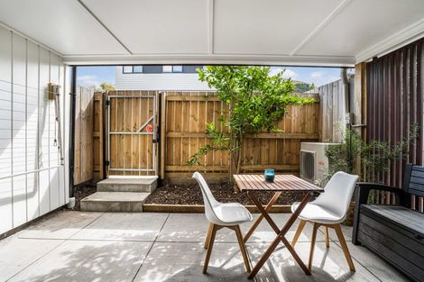 Photo of property in 2/141 Wallace Road, Mangere Bridge, Auckland, 2022