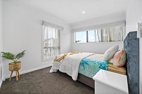 Photo of property in 10 Frances Bryers Road, Hobsonville, Auckland, 0616