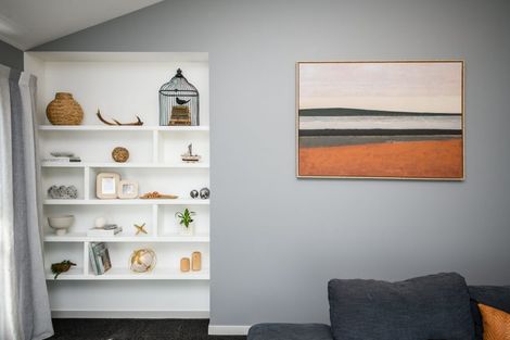 Photo of property in 10 Mediterranean Grove, Fitzherbert, Palmerston North, 4410