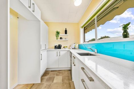 Photo of property in 2/36 Blacklock Avenue, Henderson, Auckland, 0612