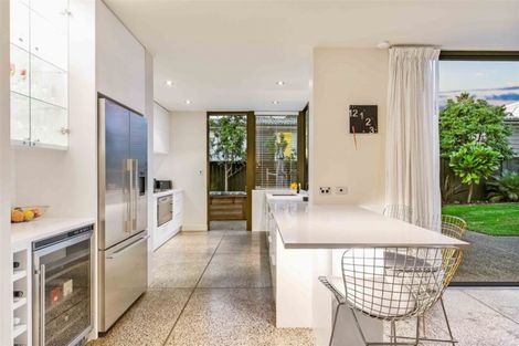 Photo of property in 4a Norwood Road, Bayswater, Auckland, 0622