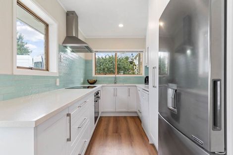 Photo of property in 4239a Great North Road, Glendene, Auckland, 0602