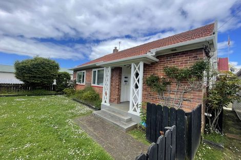 Photo of property in 25 Queensway, Three Kings, Auckland, 1024