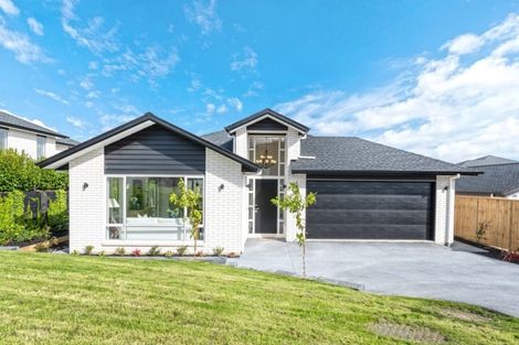 Photo of property in 17 Boocock Crescent, Orewa, 0931
