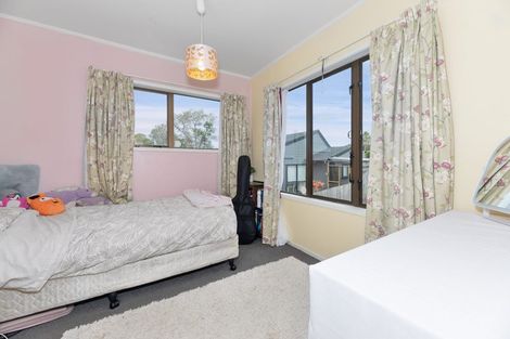 Photo of property in 4 Cyclarama Crescent, Massey, Auckland, 0614
