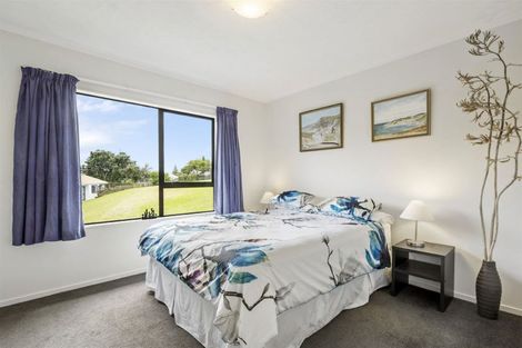 Photo of property in 3 Emery Grove, Bayview, Auckland, 0629