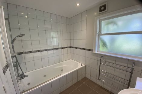 Photo of property in 37 Huntleigh Park Way, Ngaio, Wellington, 6035