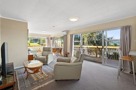 Photo of property in 1/5 Zita Avenue, Matakatia, Whangaparaoa, 0930