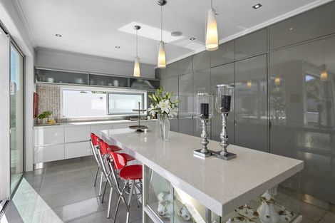 Photo of property in 10 Pendarves Street, New Plymouth, 4310