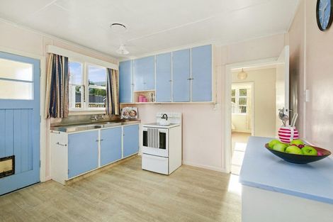 Photo of property in 83 Oxford Street, Tawa, Wellington, 5028