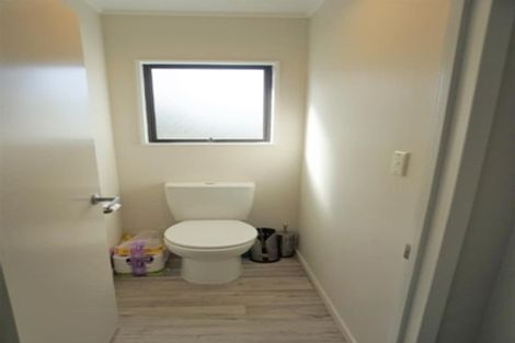 Photo of property in 1/24 Barbados Drive, Unsworth Heights, Auckland, 0632