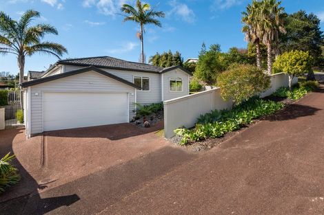 Photo of property in 7 Bushglen Court, Browns Bay, Auckland, 0630