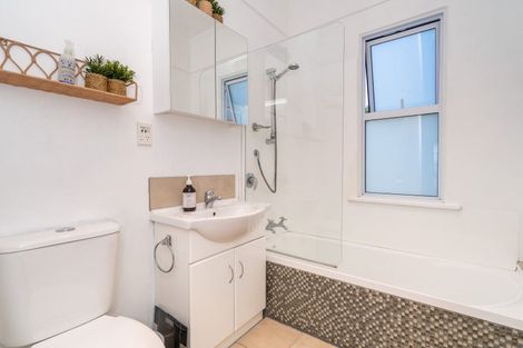 Photo of property in 10a Hill Street, Lawrence, 9532