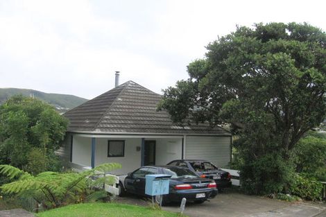 Photo of property in 17a Florio Terrace, Tawa, Wellington, 5028