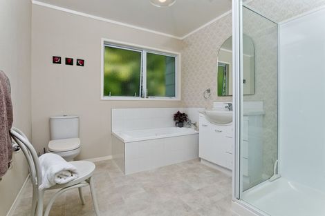 Photo of property in 60 Stapleford Crescent, Browns Bay, Auckland, 0630