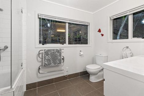 Photo of property in 30 Mahoe Road, Titirangi, Auckland, 0604