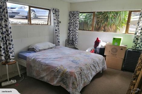 Photo of property in 43b Wade River Road, Stanmore Bay, Whangaparaoa, 0932