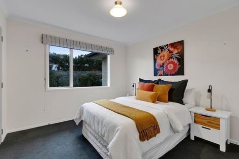 Photo of property in 6 Saint Andrews Parkway, Waiwhakaiho, New Plymouth, 4312