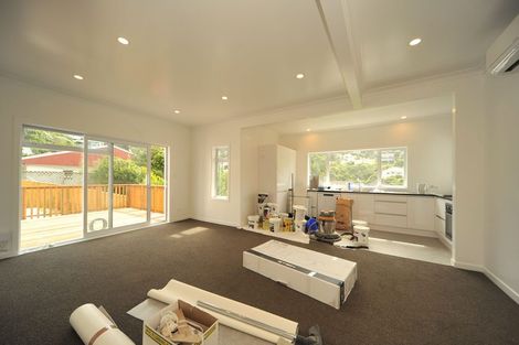 Photo of property in 10 Kellsmere Crescent, Island Bay, Wellington, 6023