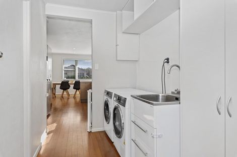 Photo of property in 15 Tamariki Avenue, Kelston, Auckland, 0602