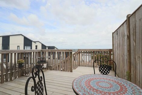 Photo of property in 13b Crestview Rise, Papakura, 2110